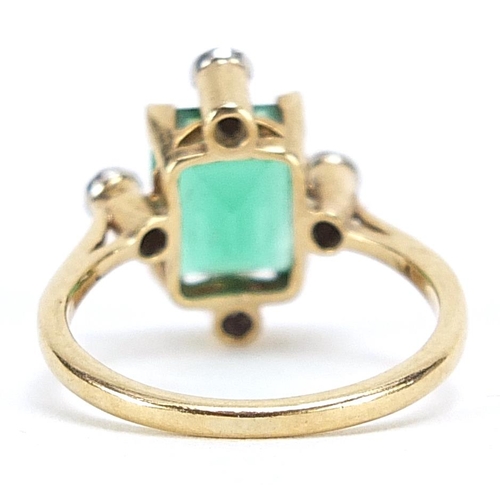 154 - Art Deco style 9ct gold green and clear stone ring, size M, 2.9g