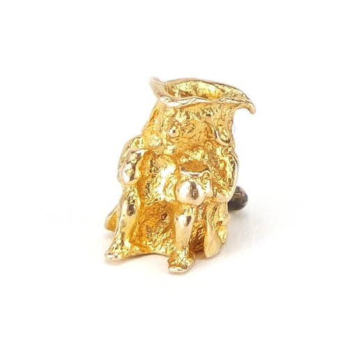 339 - 9ct gold Toby jug charm, 1.1cm high, 2.1g