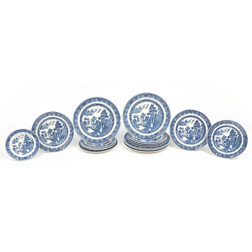 158 - Selection of Wedgwood Willow pattern plates, the largest 21cm in diameter