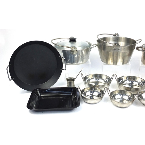 66 - Assorted kitchenware including skillets, saucepans, preserving pans and enamel pans