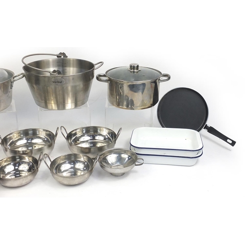 66 - Assorted kitchenware including skillets, saucepans, preserving pans and enamel pans