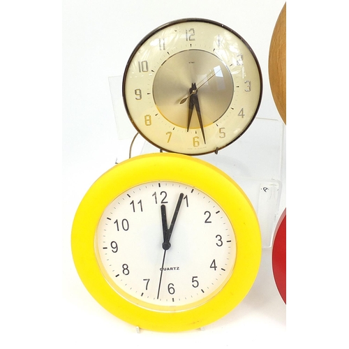 199 - Selection of wall clocks including a retro Metamec example, the largest 33cm round