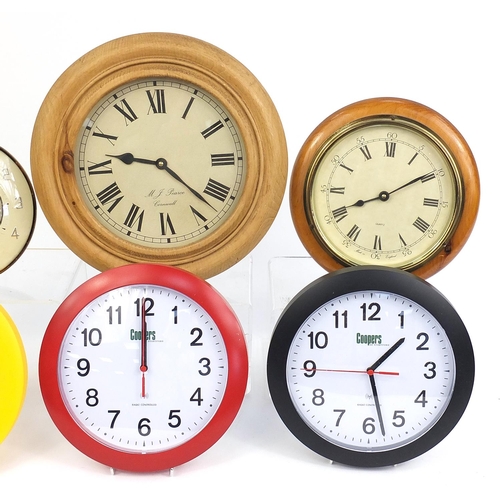 199 - Selection of wall clocks including a retro Metamec example, the largest 33cm round