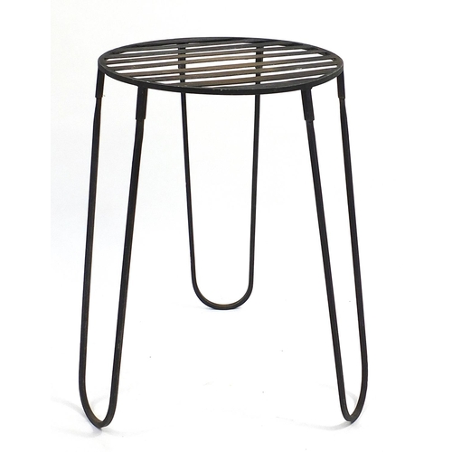 72 - Stylish wrought iron garden table, 78cm high