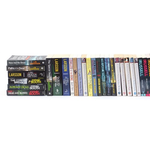 215 - Paperback novels, Alexander Kent, Leigh Russell, Quentin Bates, Phil Rickman, Stephen Booth, Lin And... 