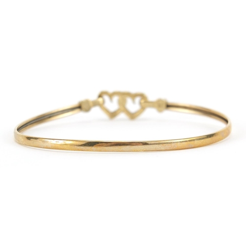 1915 - 9ct gold love heart bangle, 5.9cm wide, 4.7g