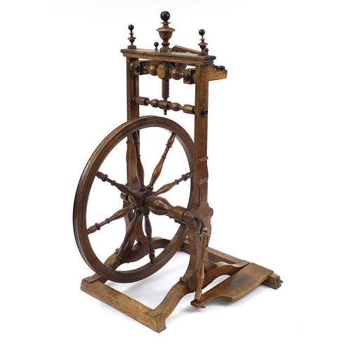 897 - 19th century wooden spinning wheel, 87cm high