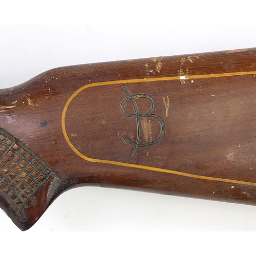 1623 - Vintage unnamed underlever air rifle, 112cm in length