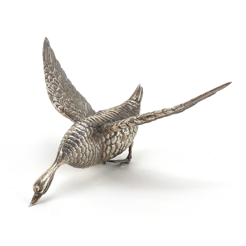 2277 - Continental model of a duck with outspread wings, 19cm wide, 78g