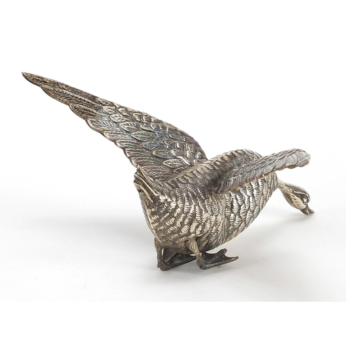 2277 - Continental model of a duck with outspread wings, 19cm wide, 78g