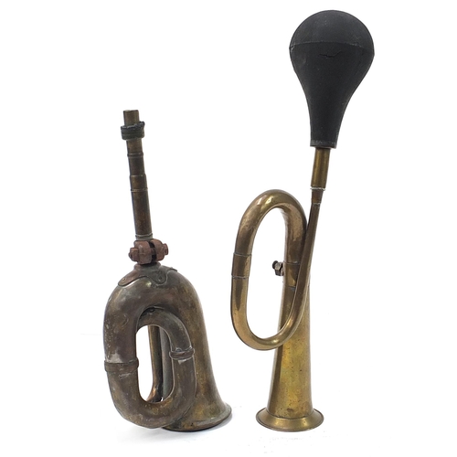 418 - Two vintage brass and copper car horns including King of the Road, the largest 46cm in length