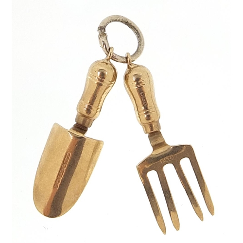 1741 - 9ct gold gardening fork and trowel charm, 2.6cm high, 1.8g