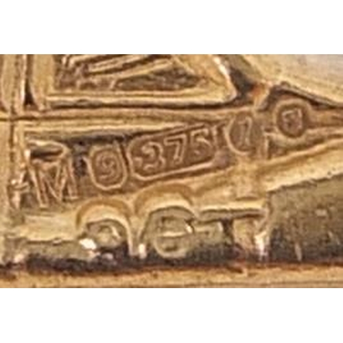 2093 - 9ct gold car charm, 2.1cm wide, 0.6g