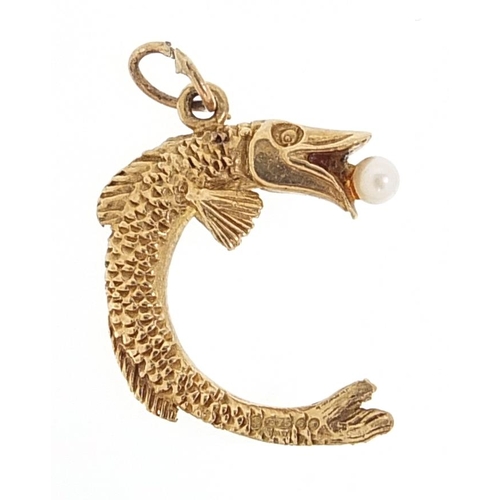 2133 - Unmarked 9ct gold fish charm set with a pearl, 1.9cm high, 2.3g