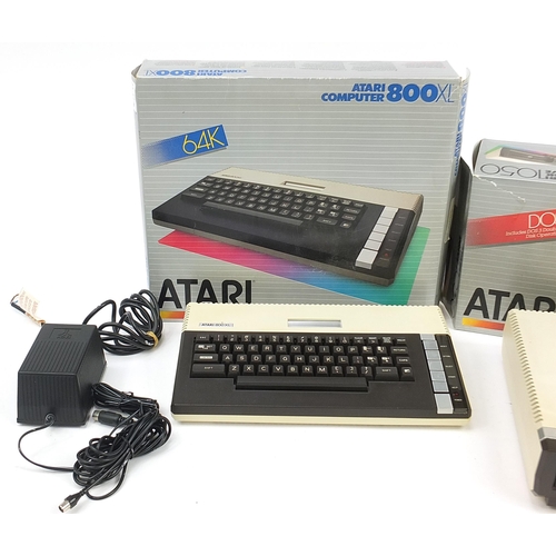 1494 - Atari 800XL computer and 1050 disc drive with boxes