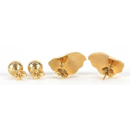 1941 - Two pairs of gold earrings comprising 14ct gold ball stud earrings 0.8g and a pair of 9ct gold stud ... 