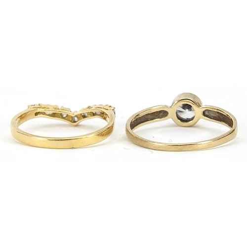 1892 - 18ct gold clear stone herringbone ring 1.9g and a 9ct gold cubic zirconia solitaire ring 1.6g, sizes... 