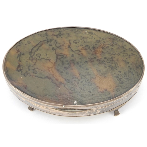 2256 - Adie Brothers Ltd, George V oval silver and tortoiseshell jewel box raised on four feet, Birmingham ... 