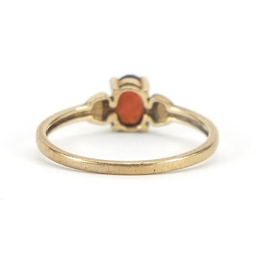 1826 - 9ct gold garnet ring, size L, 1.2g