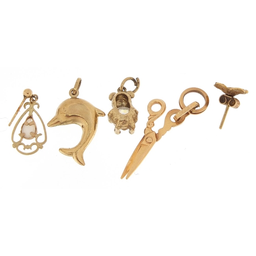 1919 - 9ct gold jewellery including a dolphin pendant and pair of scissors charm, the largest 3.5cm in leng... 