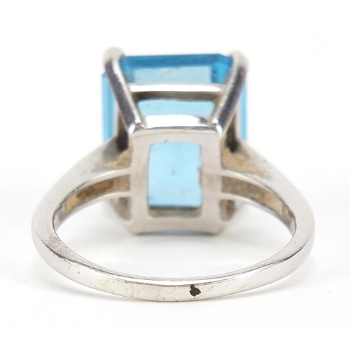 1908 - 9ct white gold blue topaz ring, size S, 7.7g