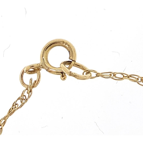 2030 - 9ct gold necklace, 48cm in length, 0.8g