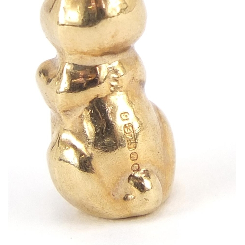 1976 - 9ct gold bunny rabbit charm, 2.3cm high, 1.0g