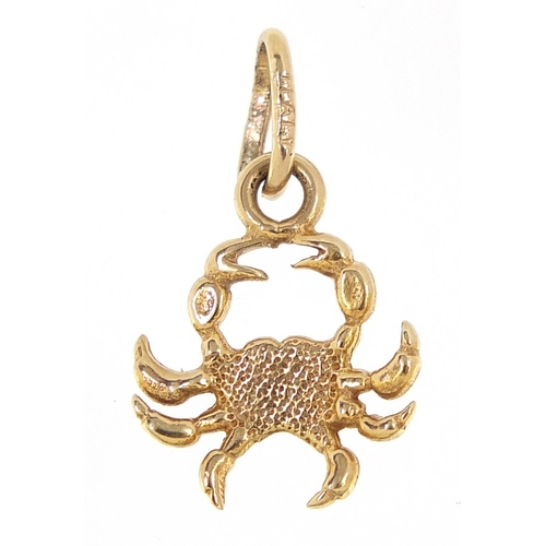 2031 - 9ct gold crab charm, 1.5cm high, 0.9g