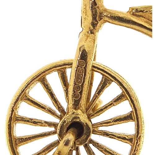 1770 - 9ct gold penny farthing bike charm with rotating wheels, 2.5cm wide, 2.8g