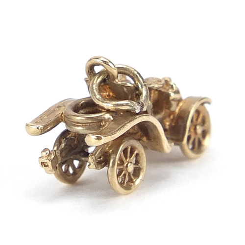 2027 - 9ct gold classic car charm, 1.9cm wide, 2.7g