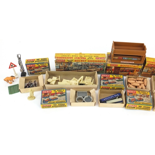 798 - Collection of vintage Merrit OO gauge and HO gauge railway accessories, some with boxes