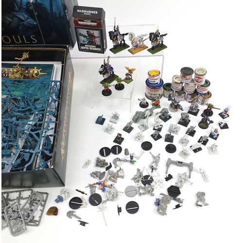 1511 - Warhammer Age of Sigmar and other Warhammer figures with paints