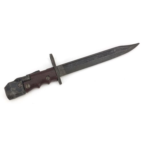 1613 - British military interest number 7 bayonet with adjustable clip, 31.5cm in length