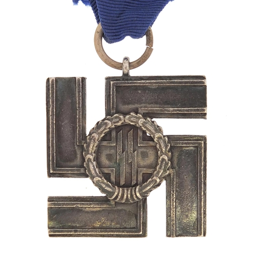 1533 - German military interest SS swastika medal