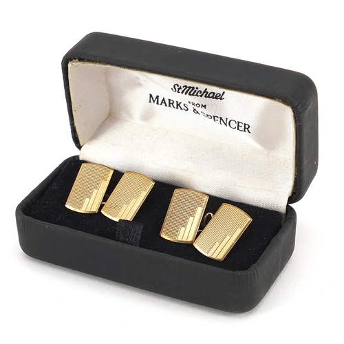 2043 - Pair of Art Deco 9ct gold cufflinks with engine turned decoration, 1.7cm high, 5.7g