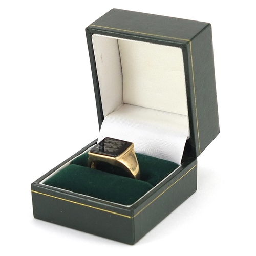 2041 - 9ct gold England three lions signet ring, size R, 4.9g