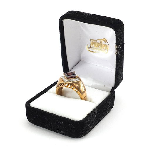 2081 - 9ct gold garnet and diamond ring, size U, 7.9g