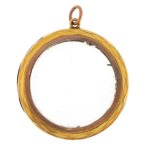 2007 - Circular 9ct gold open locket, 3.2cm in diameter, 5.6g