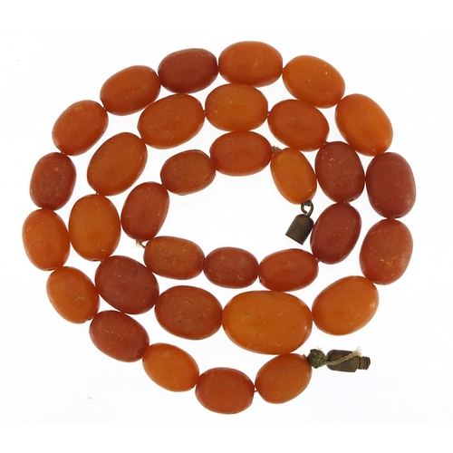 2100 - Amber coloured graduated bead necklace, 46cm in length, 33.2g