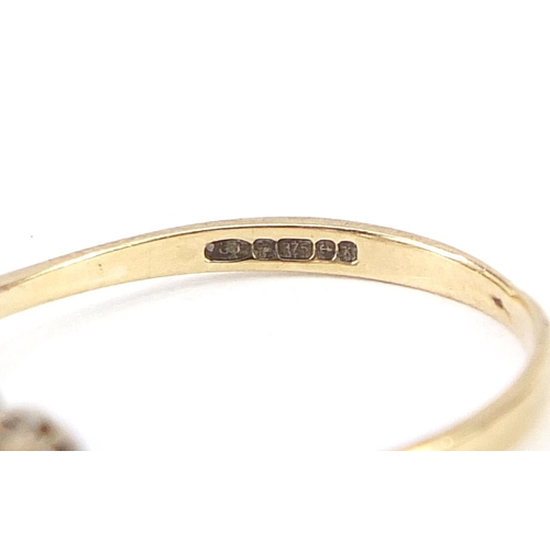 1971 - 9ct gold three stone ring, size M, 1.7g