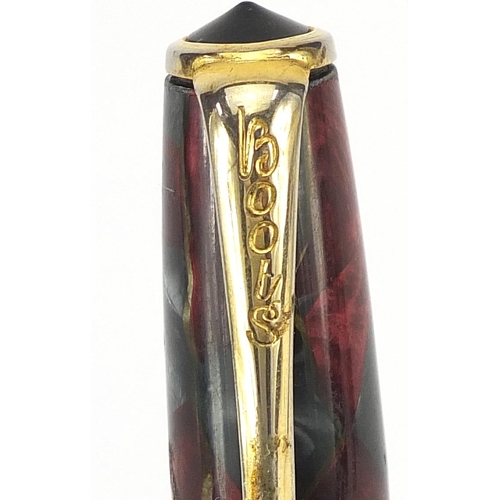 1003 - Chatsworth marbleised fountain pen with 14ct gold nib