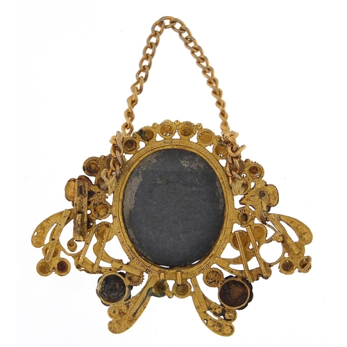 2125 - Antique yellow metal lava cameo pendant, 4.5cm wide, 7.7g