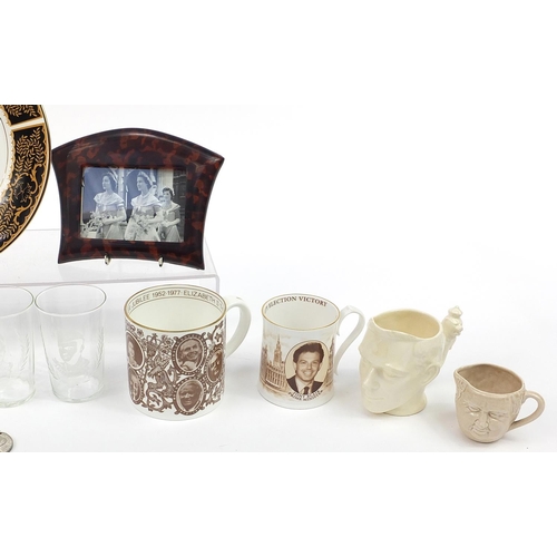 1257 - Commemorative collectables including glasses and mugs