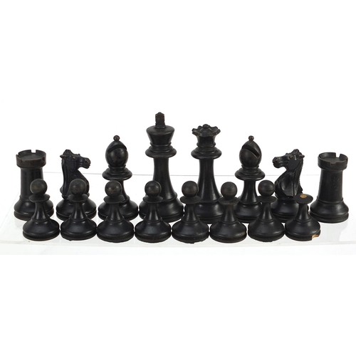 1474 - Boxwood and ebonised Staunton chess set with mahogany box, the largest pieces each 9.5cm high