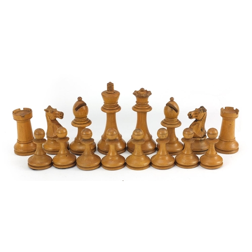 1474 - Boxwood and ebonised Staunton chess set with mahogany box, the largest pieces each 9.5cm high