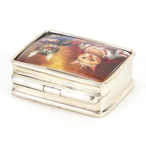 2270 - Rectangular sterling silver pill box, the hinged lid enamelled with a cat king and queen, 3.2cm wide... 