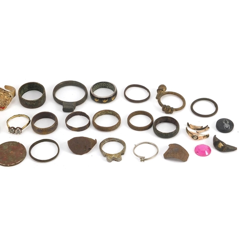 1227 - Collection of medieval/Roman and later rings