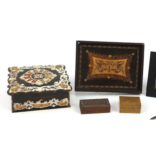 956 - Woodenware including a Sorento Ware tray, handkerchief box, ebony hand mirror with silver lettering ... 