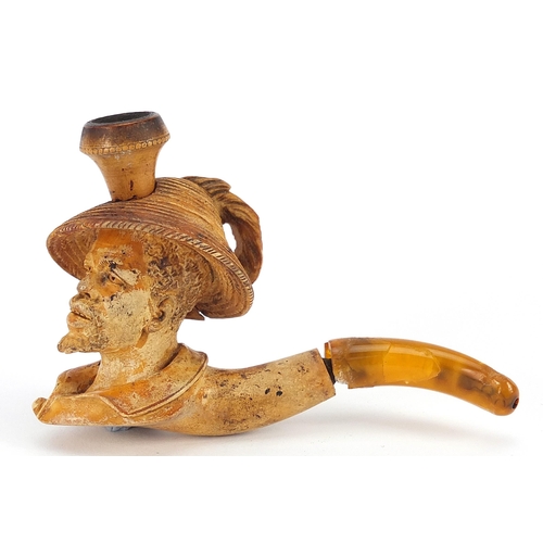 660A - Meerschaum style pipe with velvet lined fitted case, 10cm in length