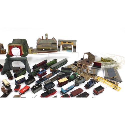 1469 - Tri-ang and Hornby 00 gauge model railway locomotives, coaches and accessories